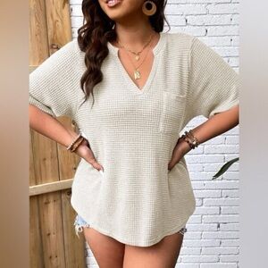 SHEIN LUNE Women's Plus Notched Neckline Pocket Patched Tee in Apricot, Size 2XL